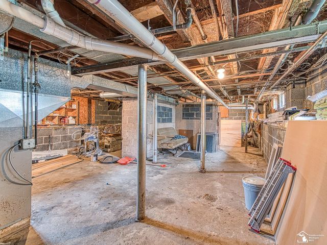 926 E Front Street, Monroe, MI 48161