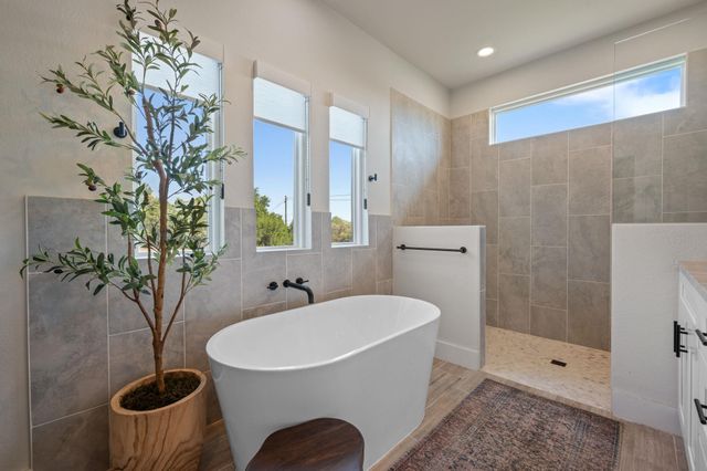 8604 Bar K Ranch RD, Lago Vista, TX 78645