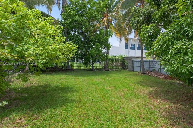 8224 NW 1st Pl, Miami, FL 33150