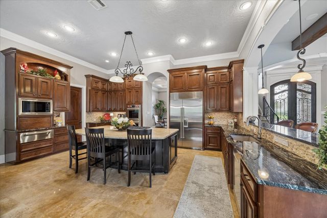 6218 Majestic Hill Drive, Kingwood, TX 77345