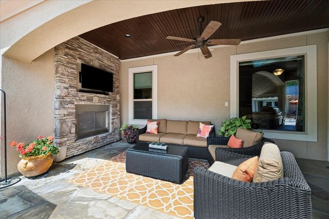 6218 Majestic Hill Drive, Kingwood, TX 77345
