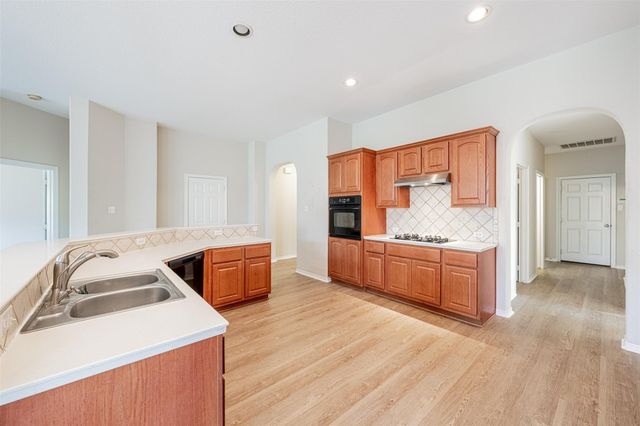 13727 Charterhouse Way, Sugar Land, TX 77498