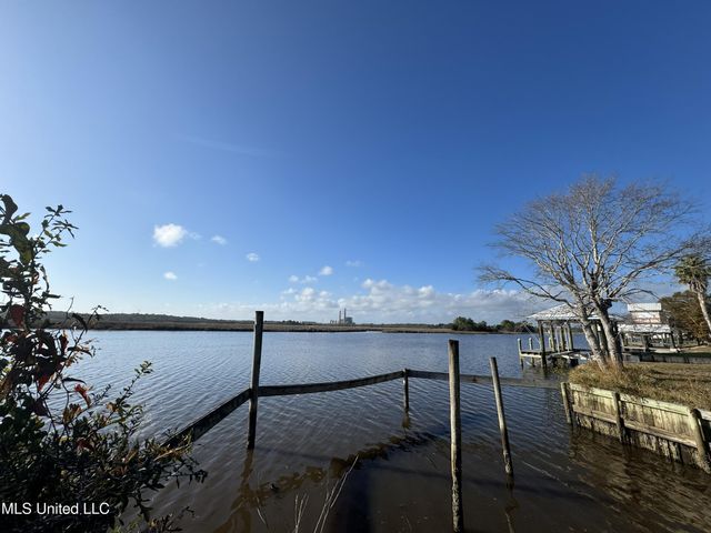 10187 S River Drive, Biloxi, MS 39532