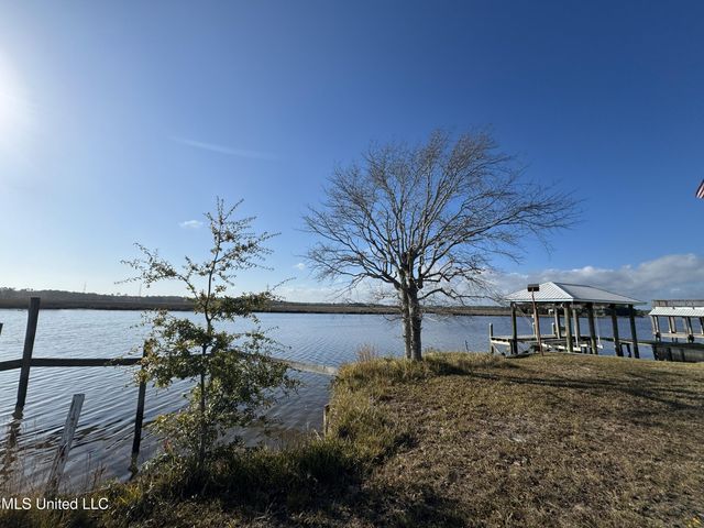 10187 S River Drive, Biloxi, MS 39532