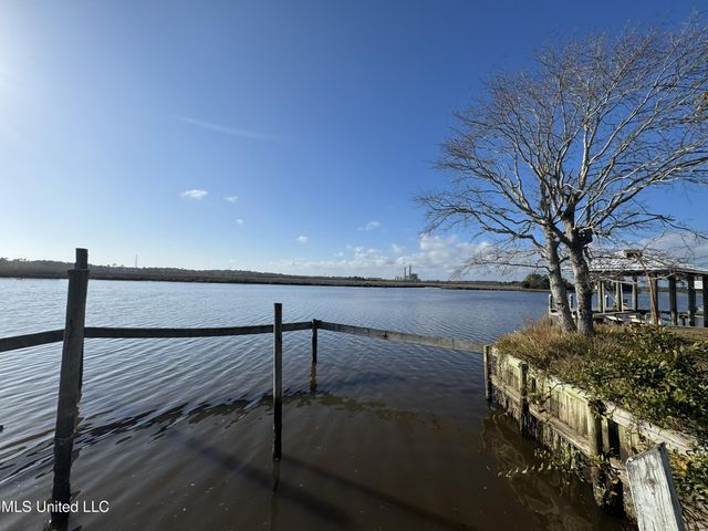 10187 S River Drive, Biloxi, MS 39532