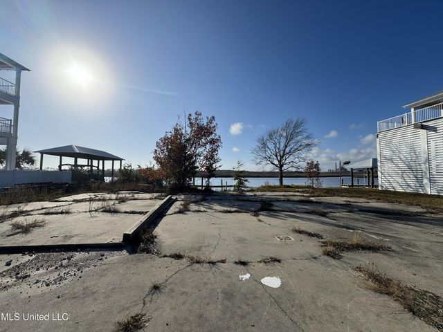 10187 S River Drive, Biloxi, MS 39532