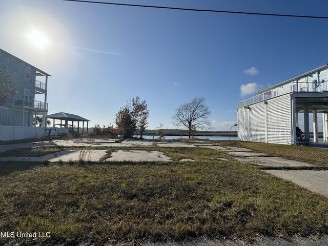 10187 S River Drive, Biloxi, MS 39532