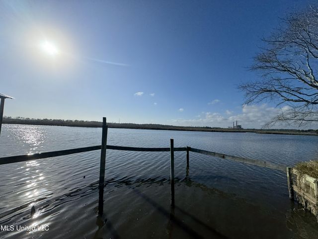 10187 S River Drive, Biloxi, MS 39532