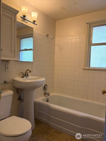 11225 Woodley Avenue S, Seattle, WA 98178