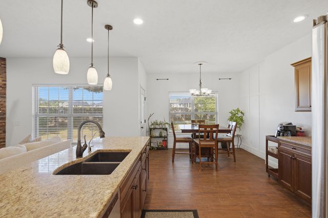 1991 N Parkway Place, Strafford, MO 65757