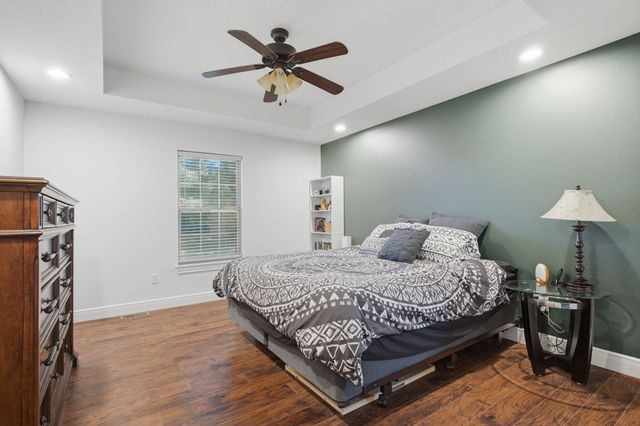 1991 N Parkway Place, Strafford, MO 65757