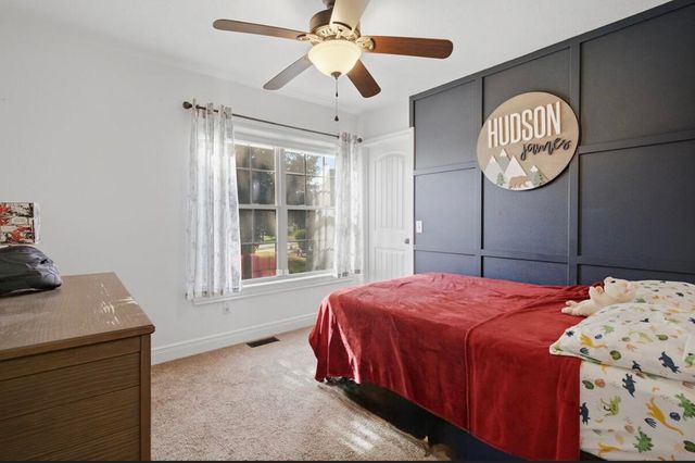1991 N Parkway Place, Strafford, MO 65757