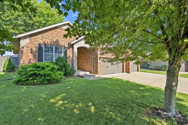 1991 N Parkway Place, Strafford, MO 65757