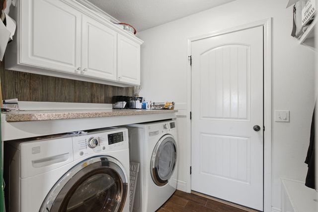 1991 N Parkway Place, Strafford, MO 65757