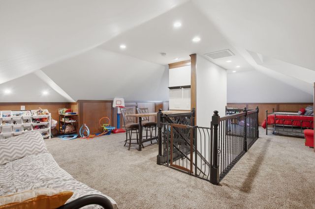 1991 N Parkway Place, Strafford, MO 65757