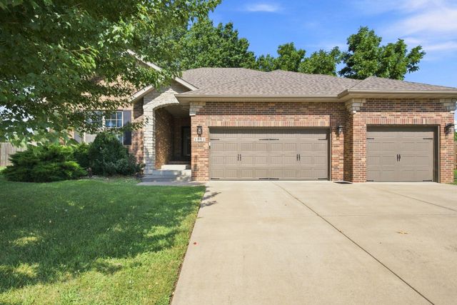 1991 N Parkway Place, Strafford, MO 65757