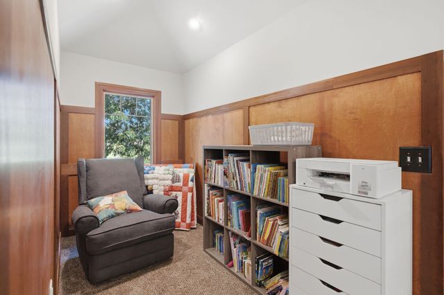 1991 N Parkway Place, Strafford, MO 65757