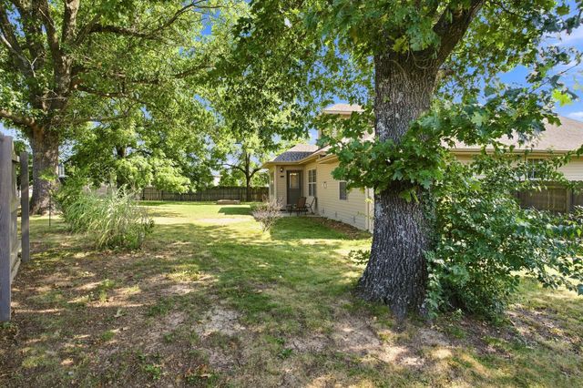1991 N Parkway Place, Strafford, MO 65757
