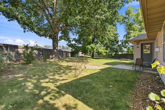 1991 N Parkway Place, Strafford, MO 65757