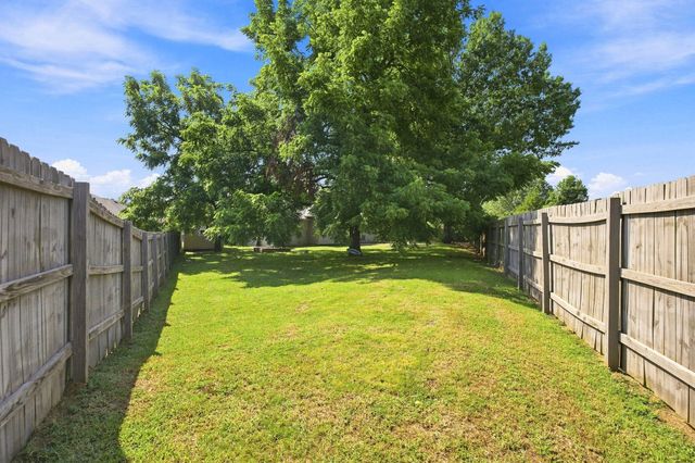 1991 N Parkway Place, Strafford, MO 65757