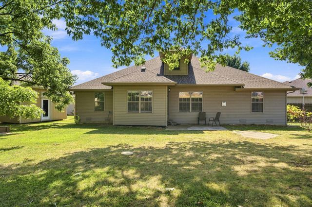 1991 N Parkway Place, Strafford, MO 65757