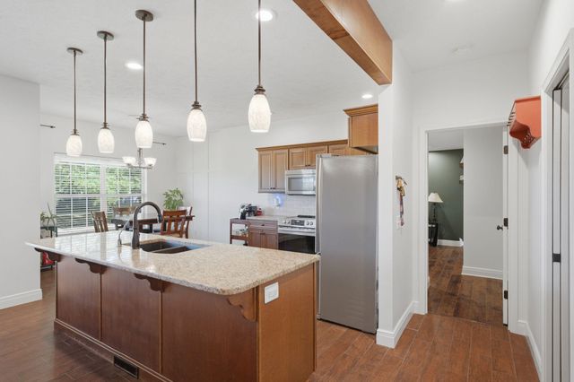 1991 N Parkway Place, Strafford, MO 65757