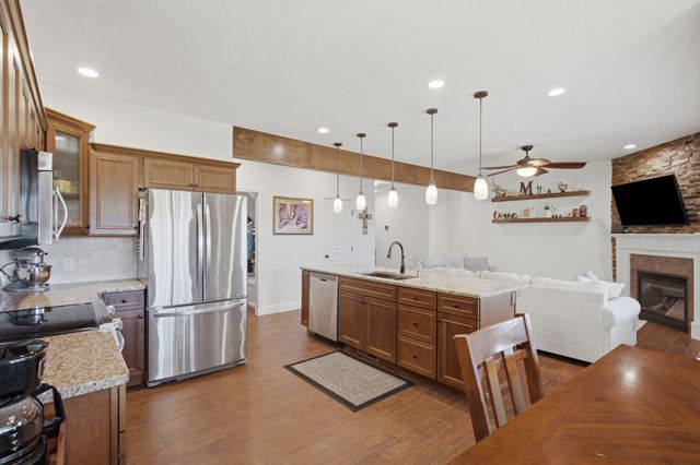 1991 N Parkway Place, Strafford, MO 65757