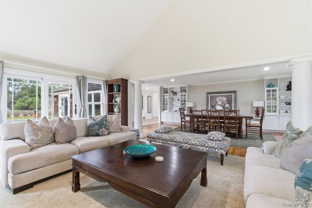 2 Quogo Neck Lane, Quogue, NY 11959