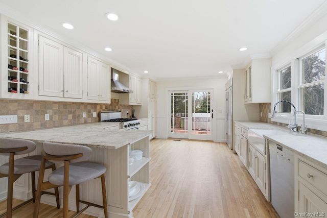 2 Quogo Neck Lane, Quogue, NY 11959