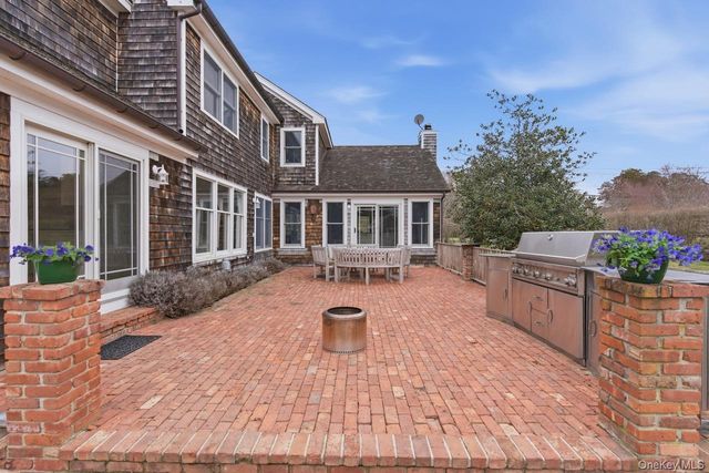 2 Quogo Neck Lane, Quogue, NY 11959