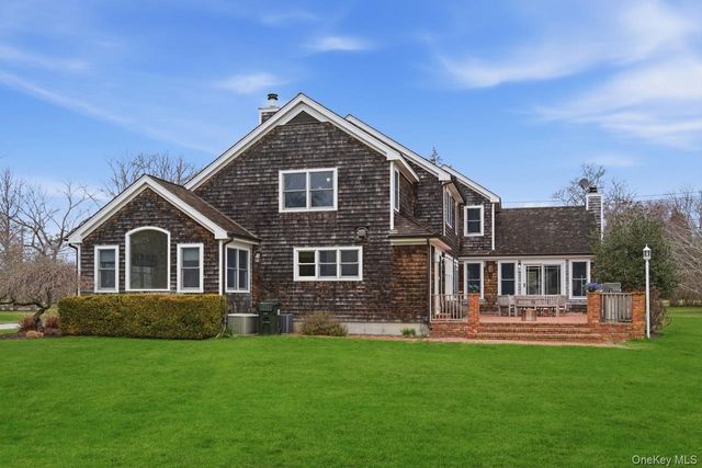 2 Quogo Neck Lane, Quogue, NY 11959