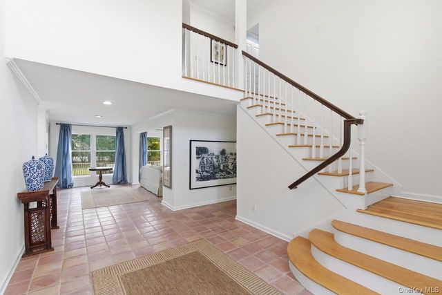 2 Quogo Neck Lane, Quogue, NY 11959