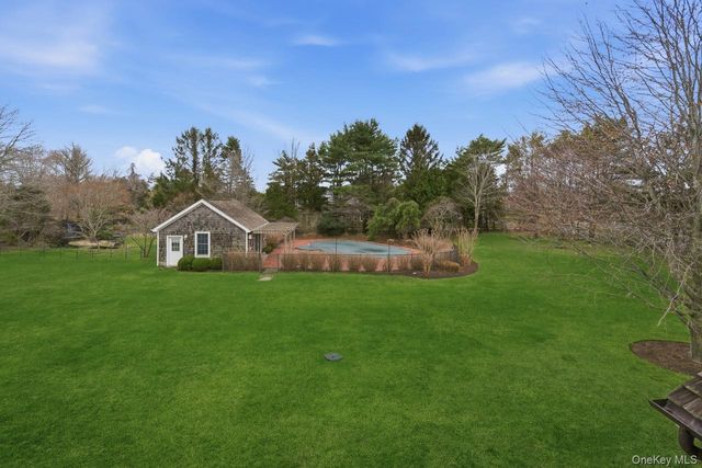 2 Quogo Neck Lane, Quogue, NY 11959