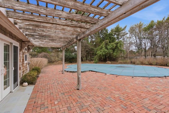 2 Quogo Neck Lane, Quogue, NY 11959