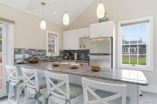 2 Quogo Neck Lane, Quogue, NY 11959