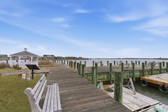 2 Quogo Neck Lane, Quogue, NY 11959