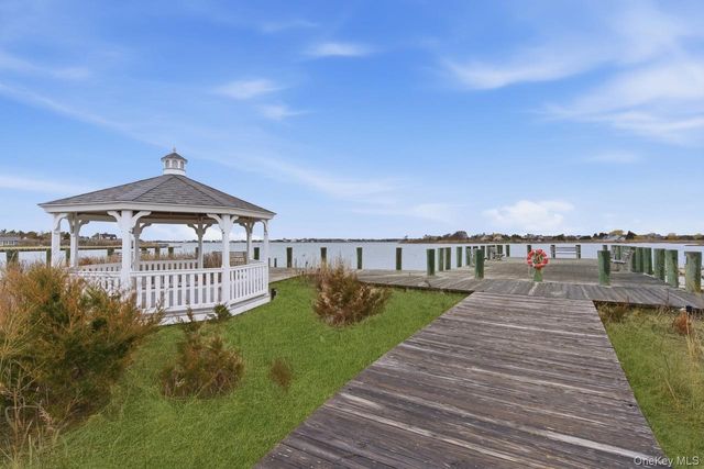 2 Quogo Neck Lane, Quogue, NY 11959