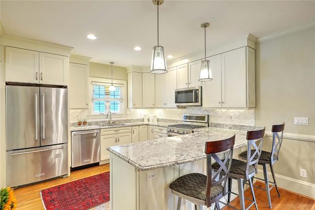 31 Clarendon Avenue, Providence, RI 02906