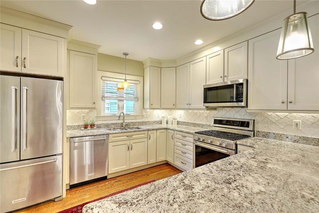 31 Clarendon Avenue, Providence, RI 02906