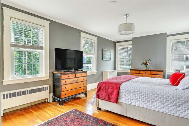 31 Clarendon Avenue, Providence, RI 02906