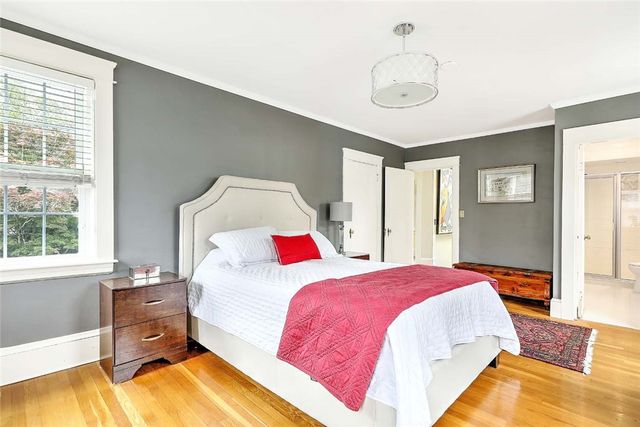 31 Clarendon Avenue, Providence, RI 02906