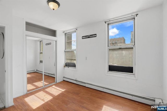 111 34th Street, Union City, NJ 07087