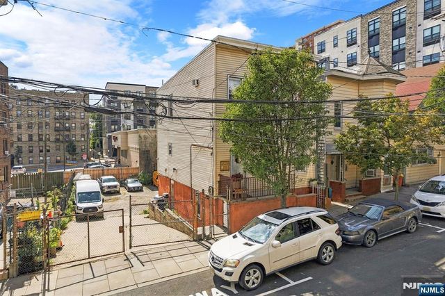 111 34th Street, Union City, NJ 07087