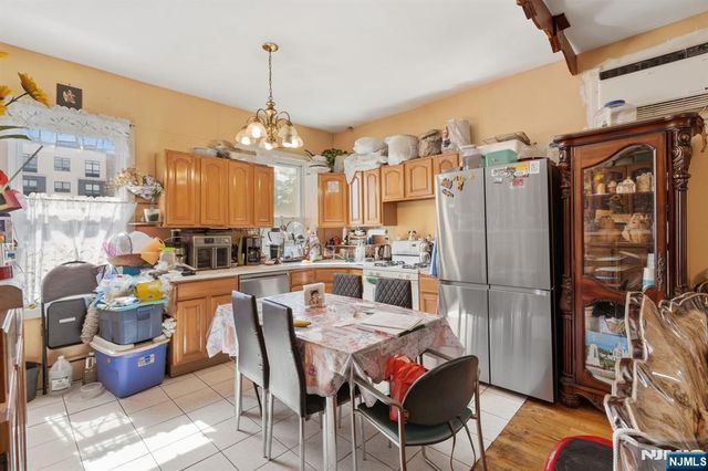 111 34th Street, Union City, NJ 07087