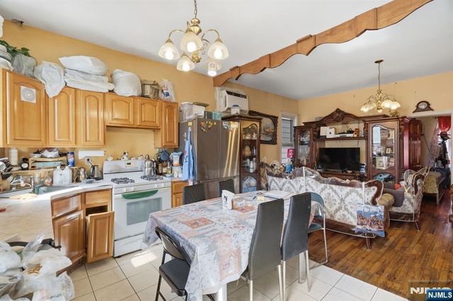 111 34th Street, Union City, NJ 07087