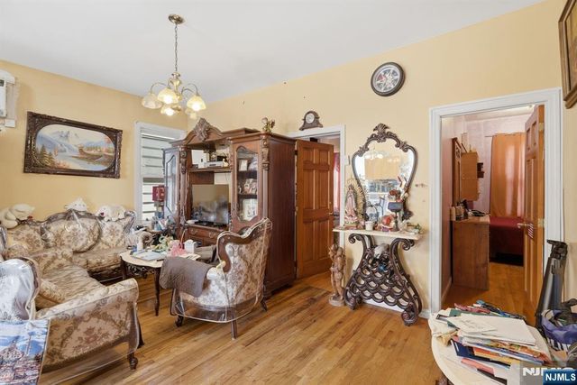 111 34th Street, Union City, NJ 07087