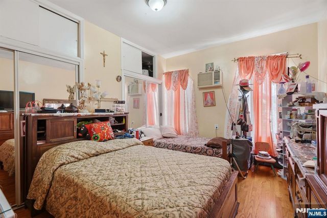 111 34th Street, Union City, NJ 07087