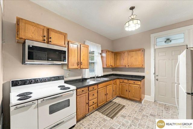 4809 N 24th Street, Omaha, NE 68110