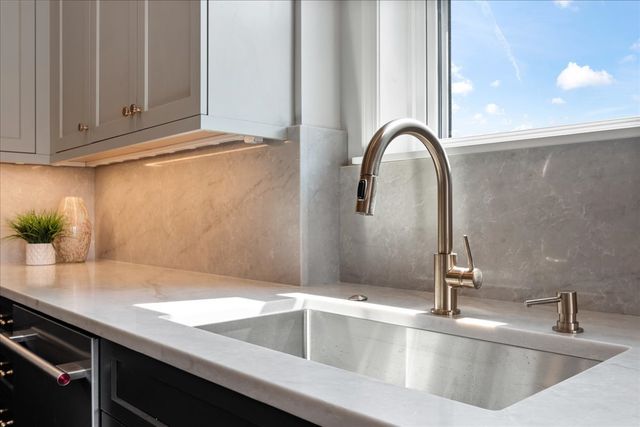 217 S BELL Avenue 2, Chicago, IL 60612