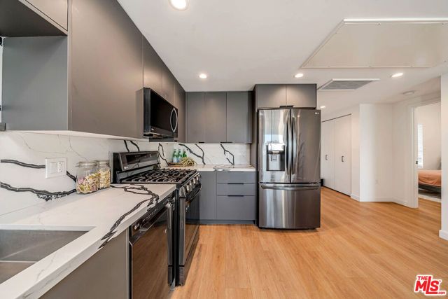 321 Oxford Avenue PH6, Los Angeles, CA 90020